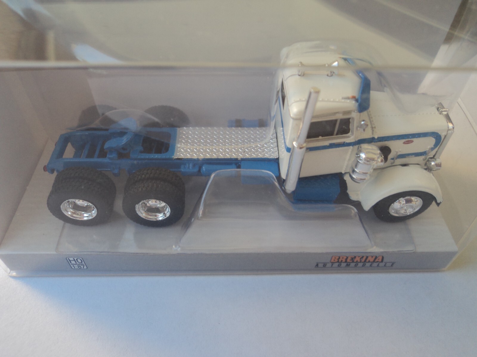 BREKINA 1955 PETERBILT 281 TRACTOR BLUE / WHITE HO 1/87 PLASTIC