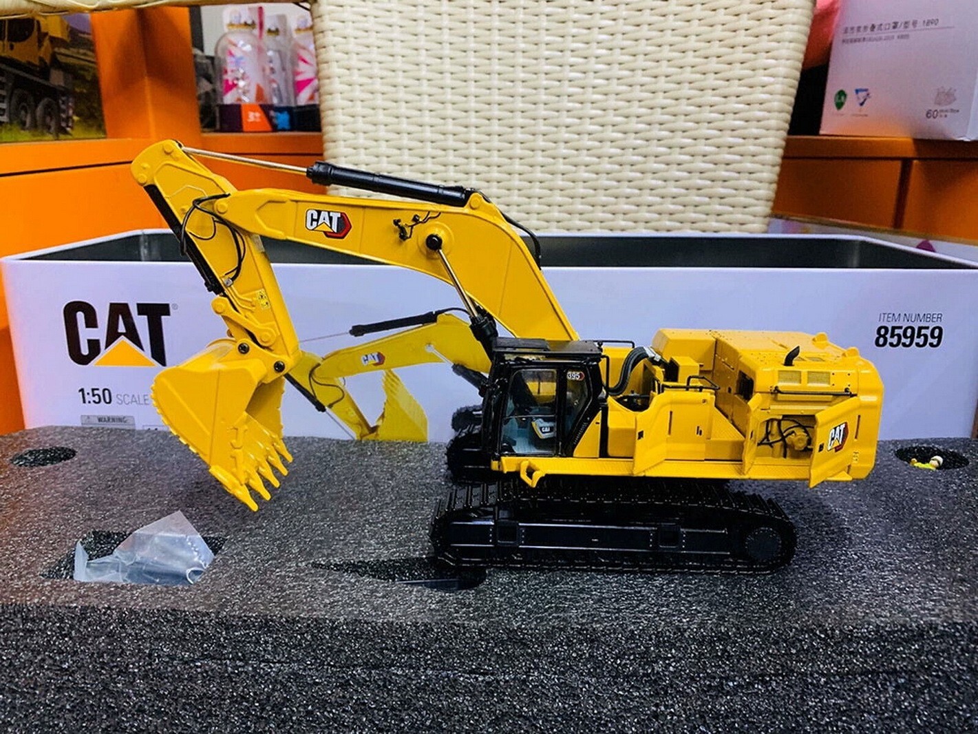 DM 1/50 Scale Cat 395 Large Hydraulic Excavator Diecast Model Toy Gift 85959 NEW