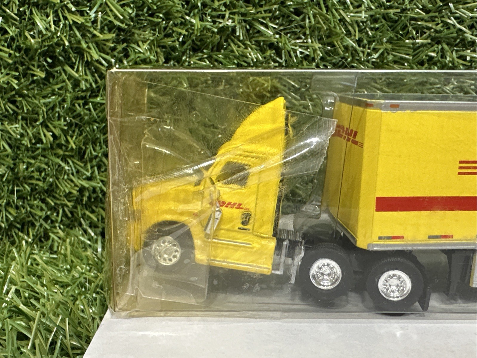 1/87 Scale Trucks N’ Stuff Freightliner Cascadia DHL With 28” DD Double SPT3120