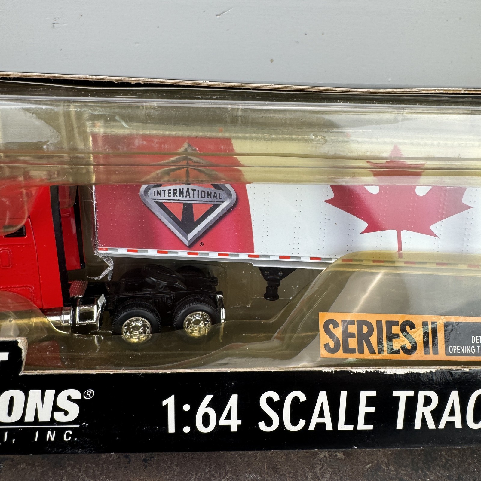 DCP INTERNATIONAL Chatham Plant 1:64 International 9400 Truck w/ Trailer #30393