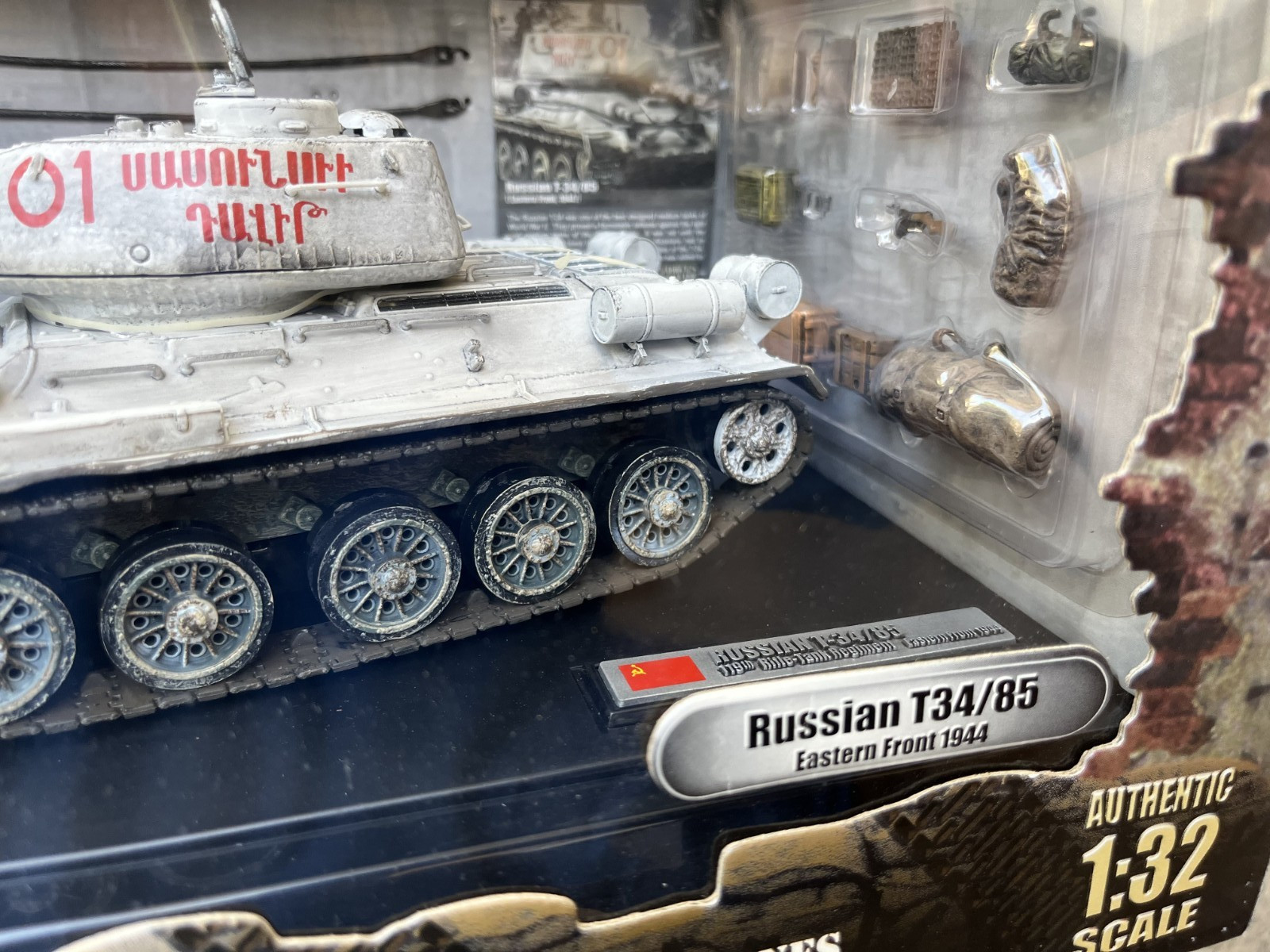 FORCES OF VALOR: Russian Tank T34/85, Eastern Front 1944, 1/32, “80218”