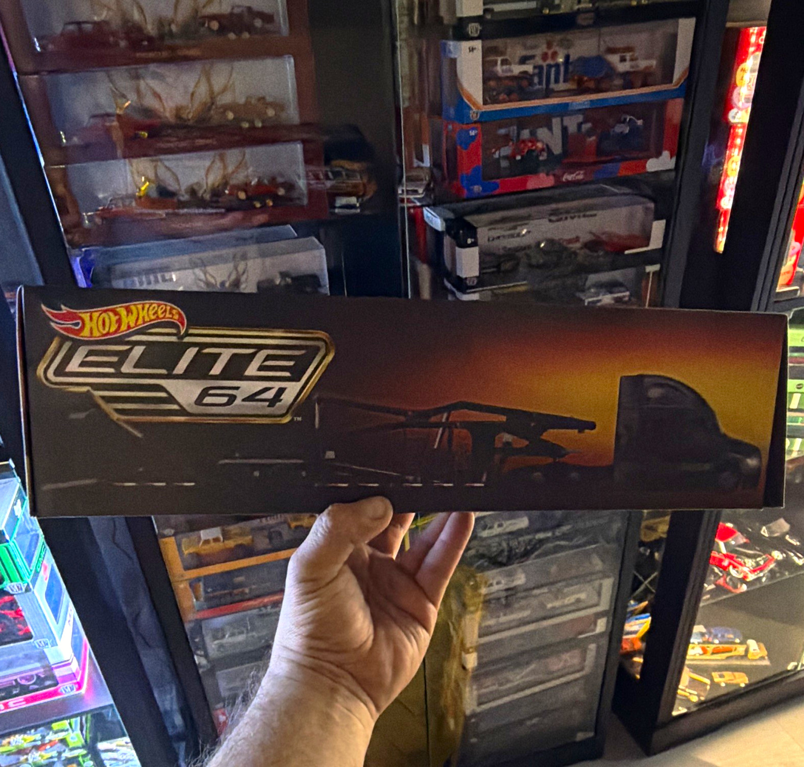 Hot Wheels Elite 64 Freightliner Cascadia Car Carrier 1:64 Diecast Black
