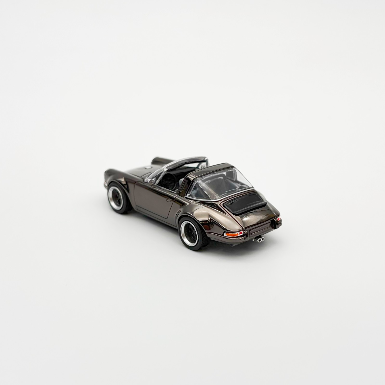 Pop Race 1:64 Porsche Singer Targa Dark Chrome – PRDC001