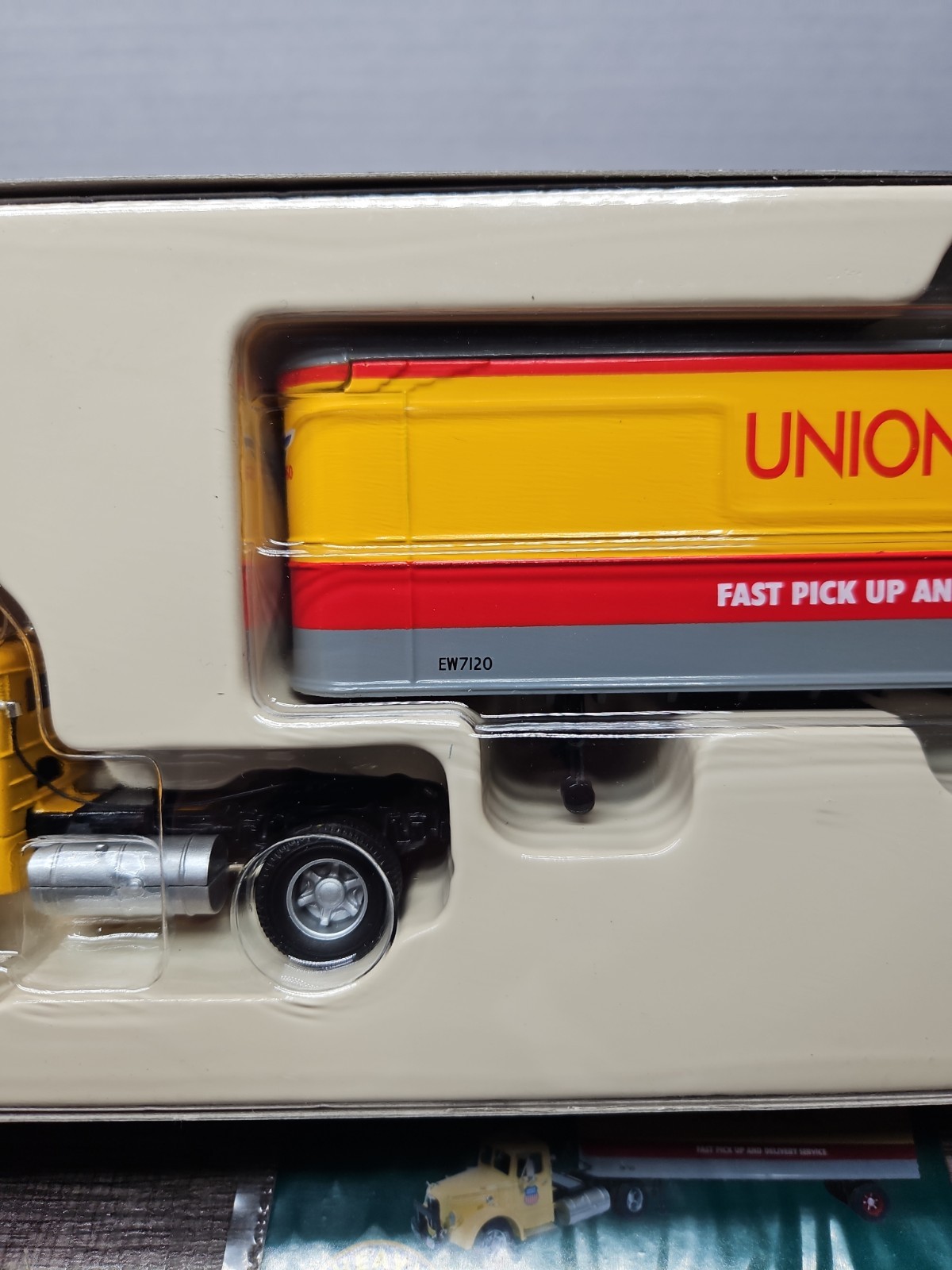 Corgi 1/50 Mack LJ With Box Trailer. Union Pacific Only 1010 Made