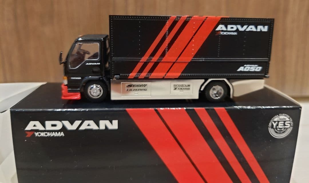 1/64 YES Isuzu Elf ADVAN #QY25H9