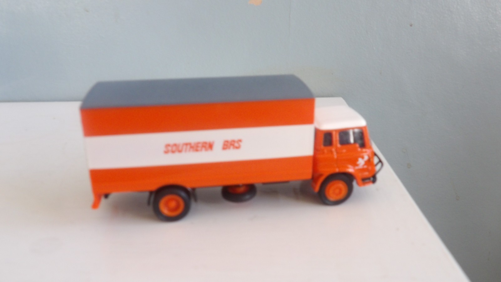 EFE 22901 SOUTHERN BRITISH ROAD SERVICE BEDFIRD TK 2 AXLE SHORT RIGID BOXVAN