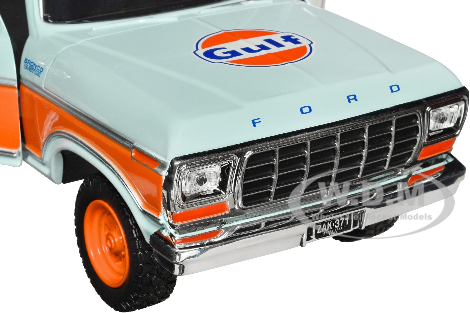 1978 FORD BRONCO LIGHT BLUE & ORANGE “GULF OIL” 1/24 DIECAST BY MOTORMAX 79662