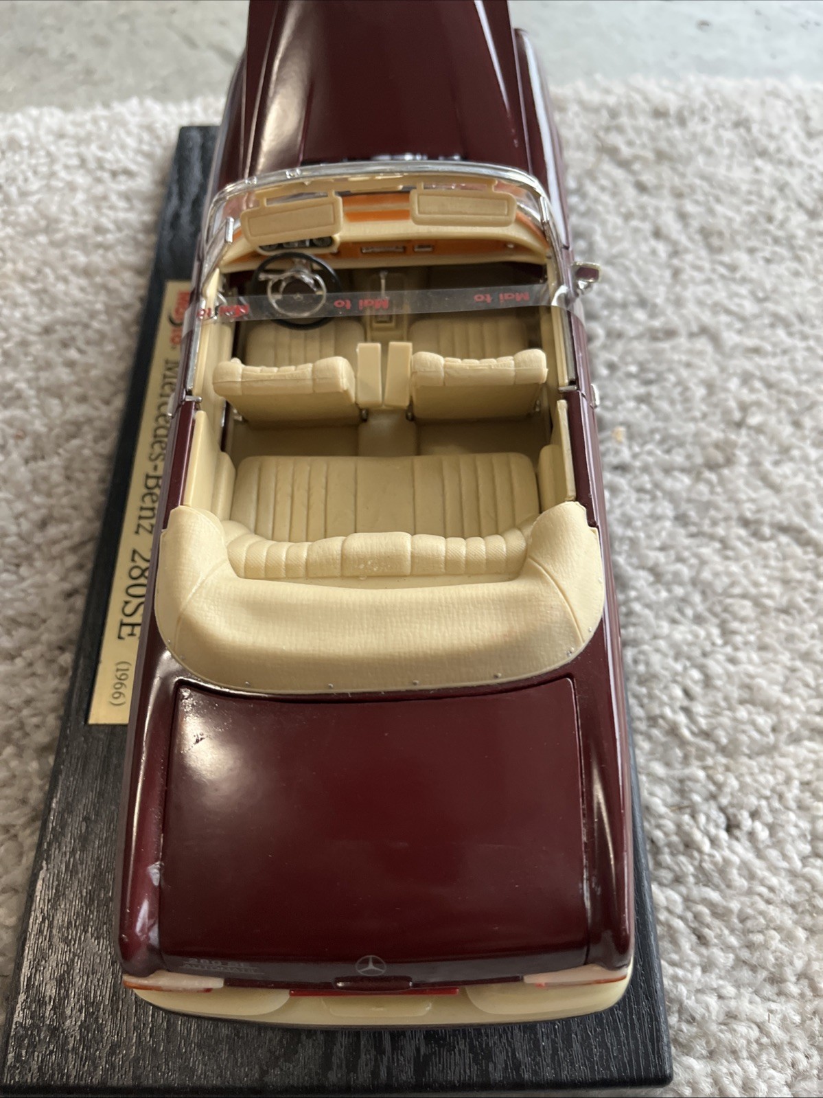 Maisto 1966 Mercedes-Benz 280 SE Convertible 1:18 Diecast Car