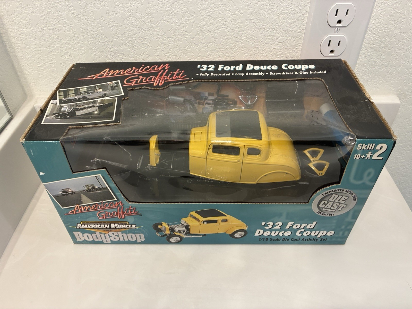American Muscle Body Shop 1/18 Model Kit ‘32 Ford Deuce Coupe American Graffiti
