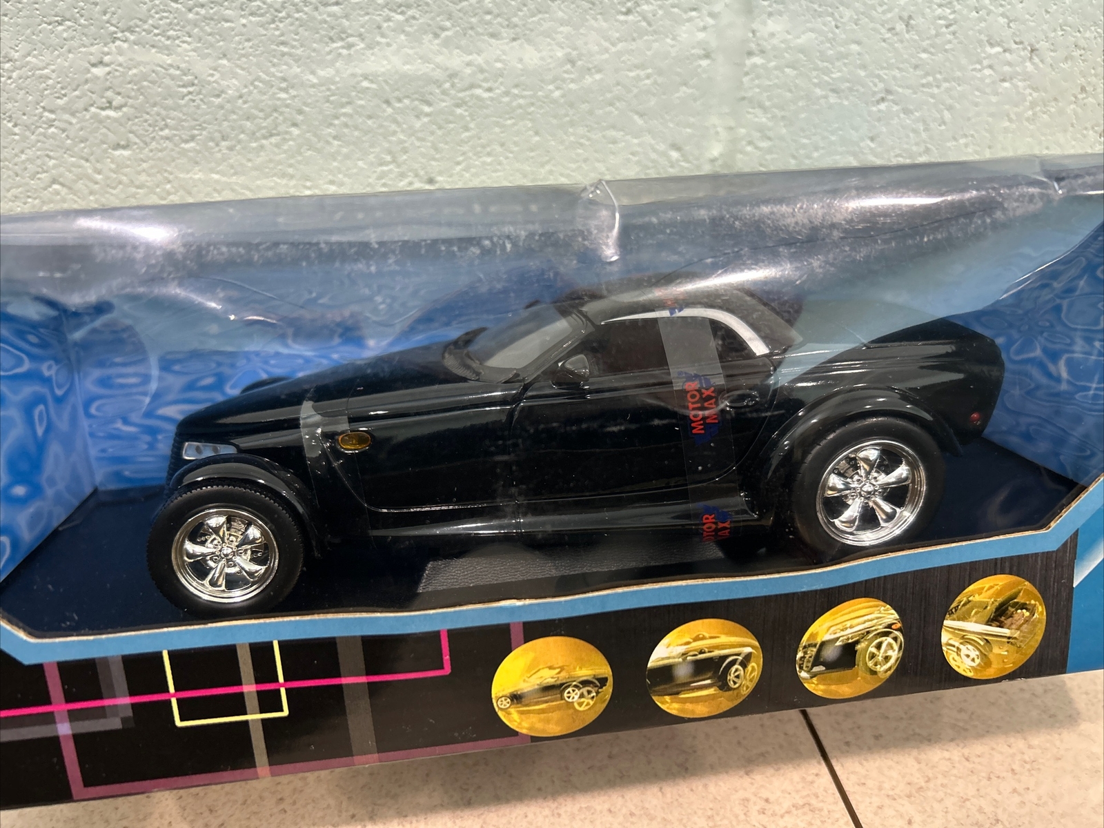 Chrysler Howler Die-Cast Metal and Plastic Car Motor Max 1:18