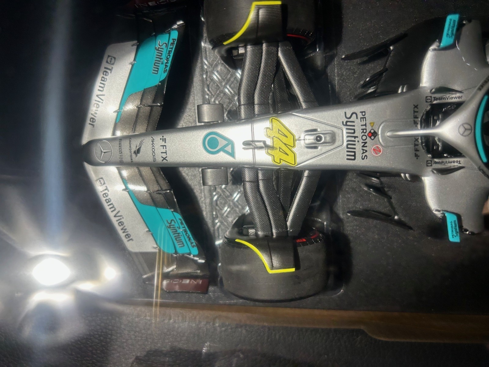 1/18 Minichamps – 2022 MERCEDES-AMG F1 W13 E #44 – LEWIS HAMILTON – SPANISH GP
