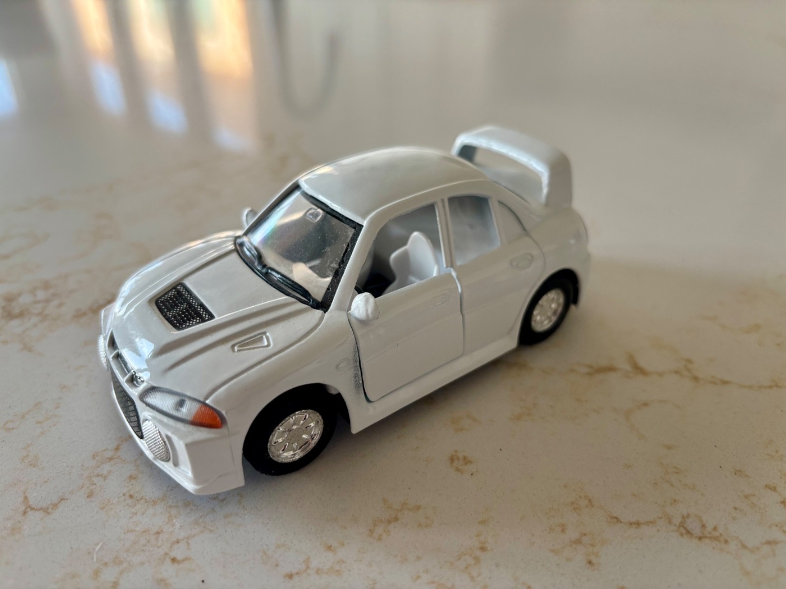 KinToy White Mitsubishi Evolution IV Toy Model Diecast Car 1:43