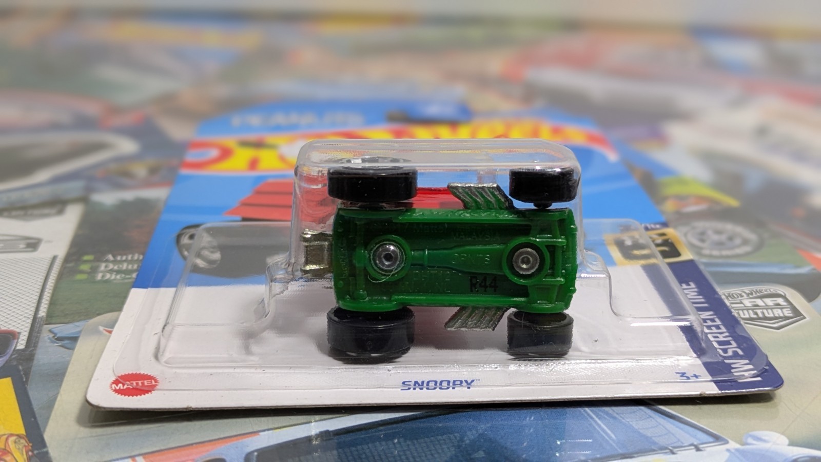 Hot Wheels Peanuts Snoopy Red Barron HW Screen Time