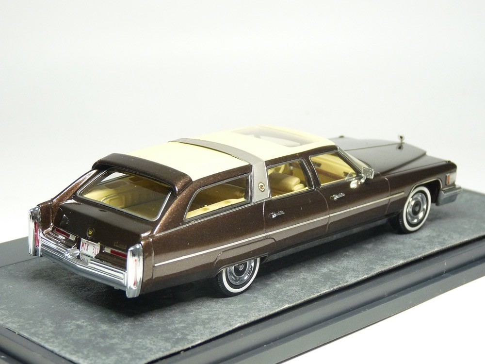 Matrix MX20301-311 1/43 1976 Cadillac Fleetwood Castillian Wagon Resin Model Car