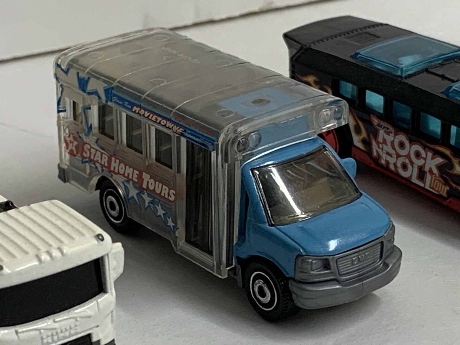 Lot Of 5 Toy Cars Die-cast And Plastic Hot wheels And Other Brands Preowned.