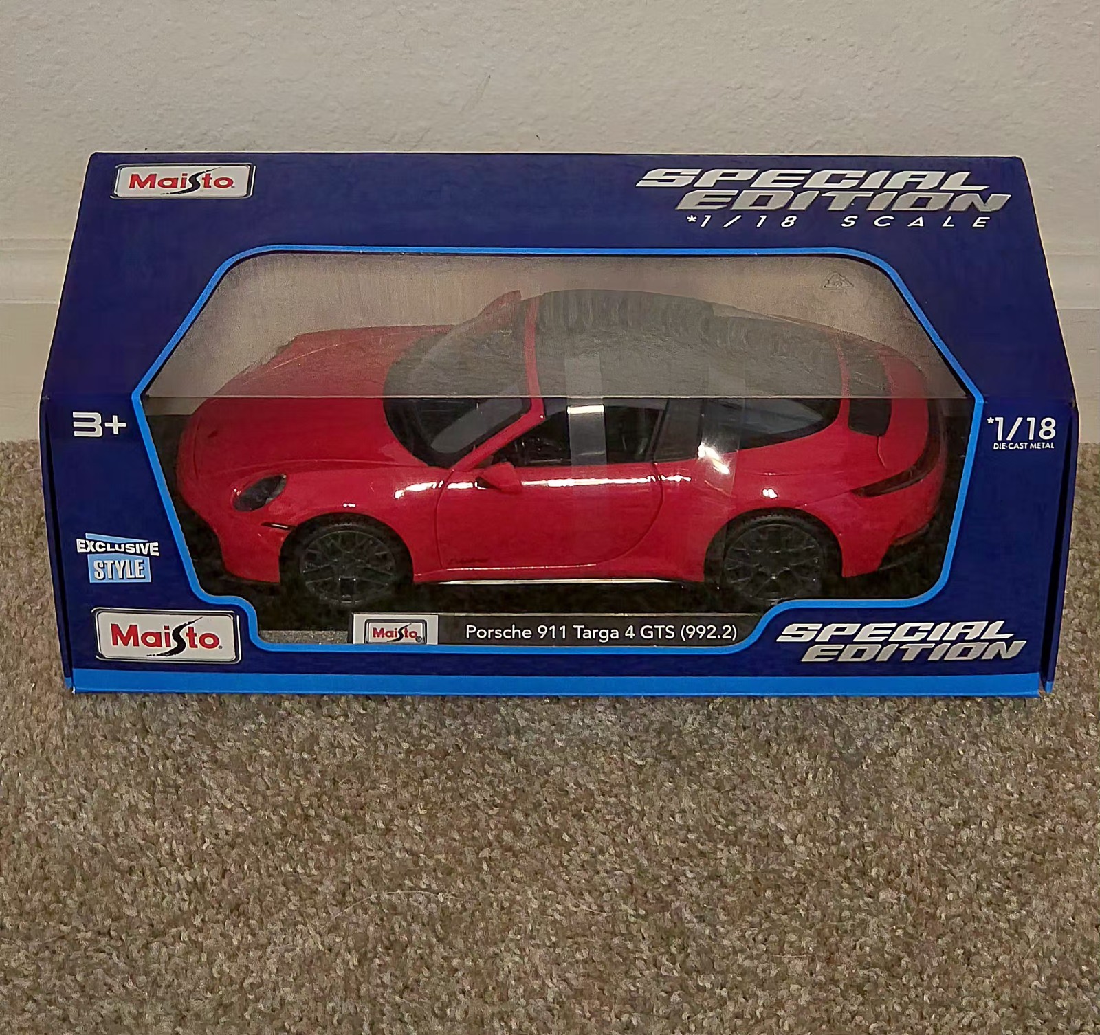 Porsche 911 Targa 4 GTS (992.2) 1:18 Maisto Exclusive Style Special Edition Red