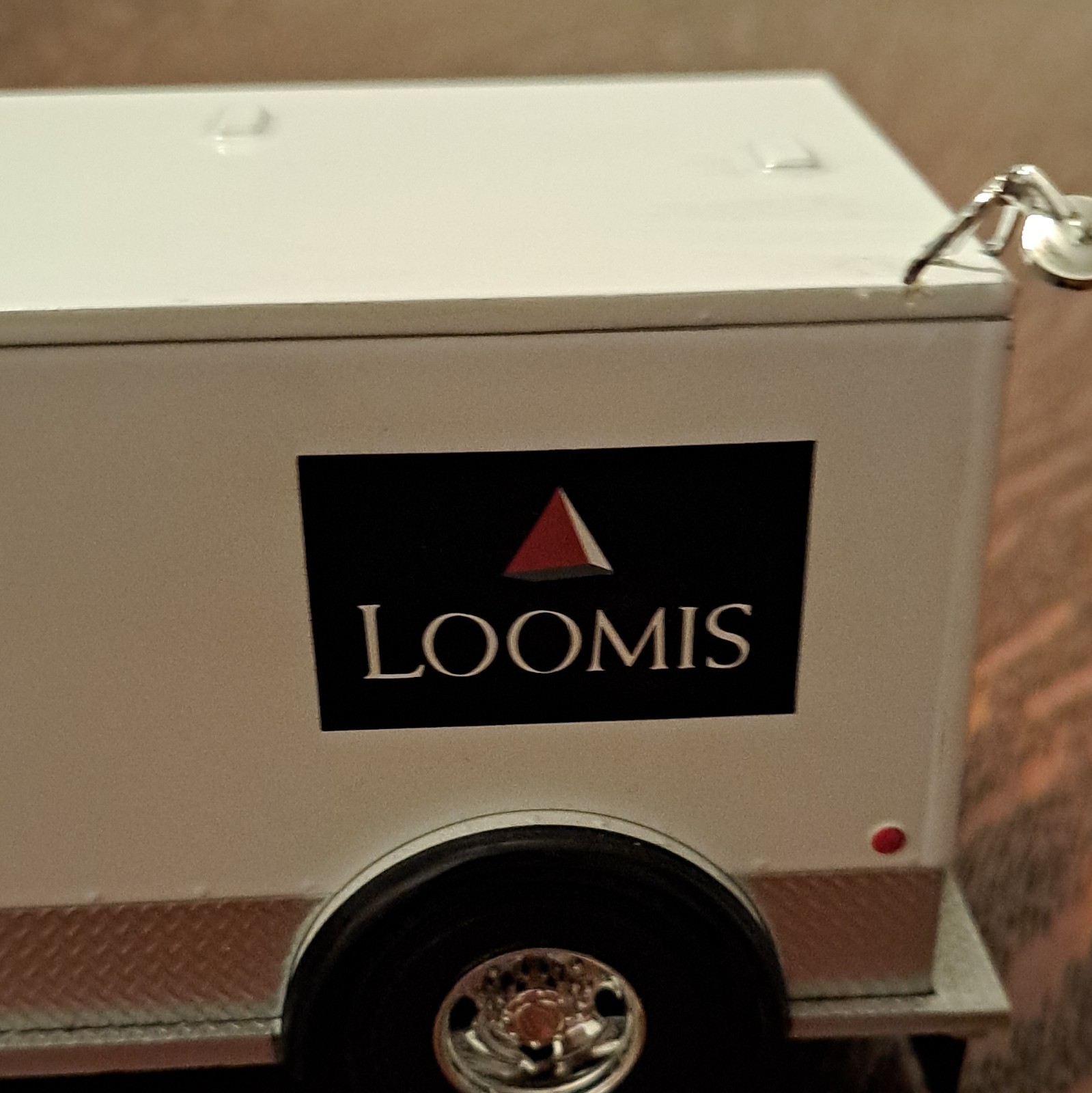 Loomis International Armored Truck 2009 Diecast 1:43 White Silver Black