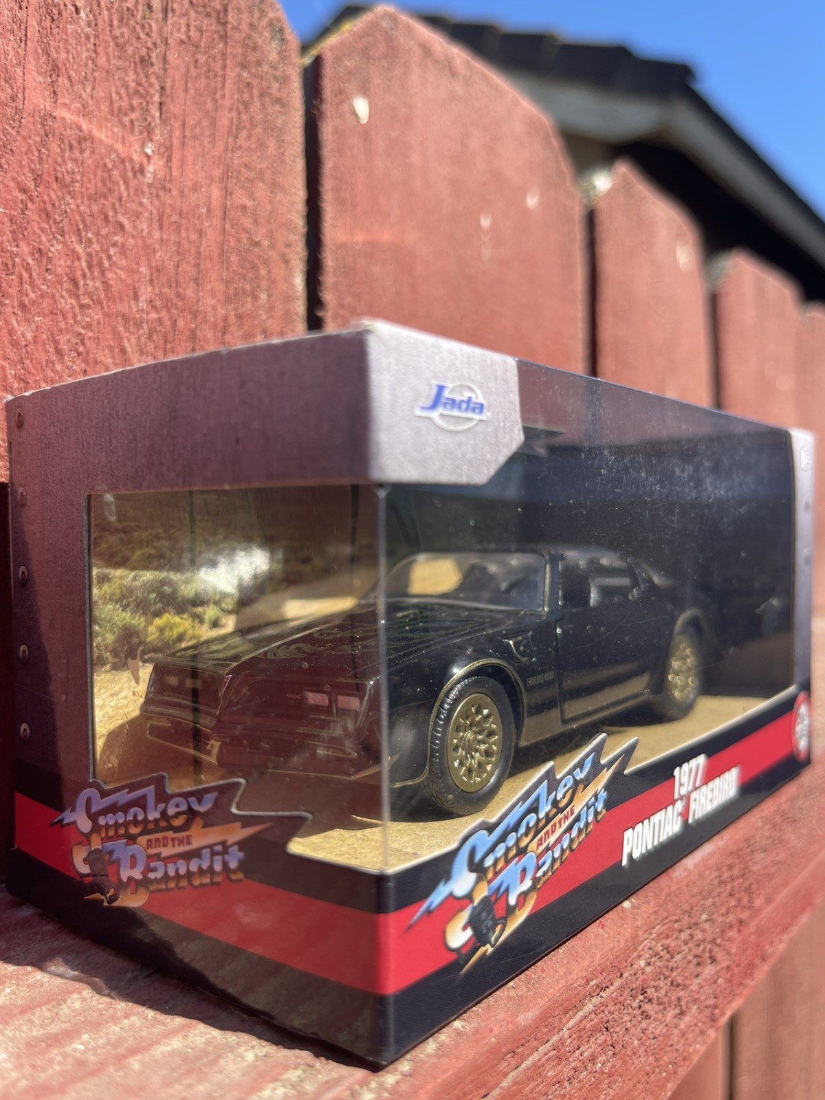 Jada 1977 Pontiac Firebird Trans Am Die-Cast Model Smokey and the Bandit