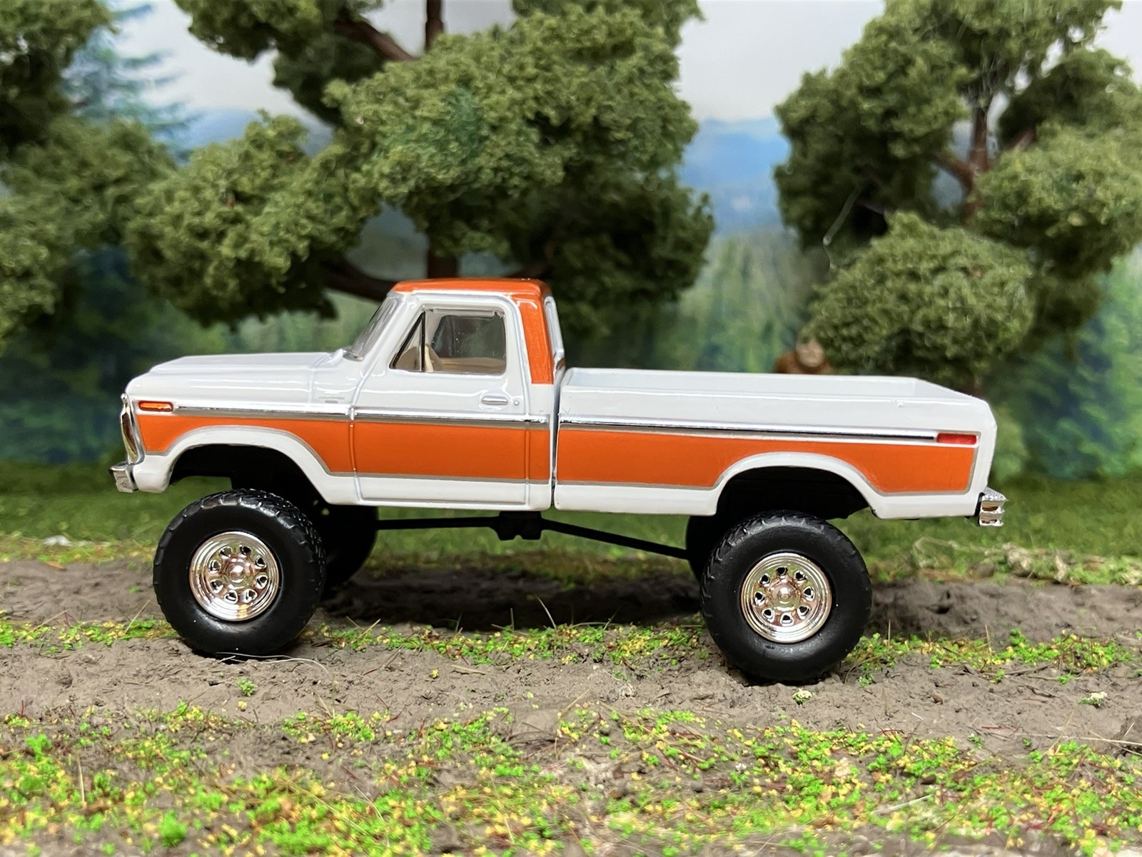 1977 Ford F-150 Ranger Explorer Lifted 4×4 Truck 1/64 Diecast Custom Greenlight