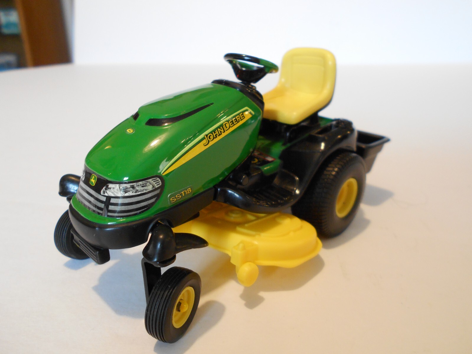 Vintage 2001 ERTL 1:16th Scale John Deere SST18 Spin-Steer Mower #15292, Used