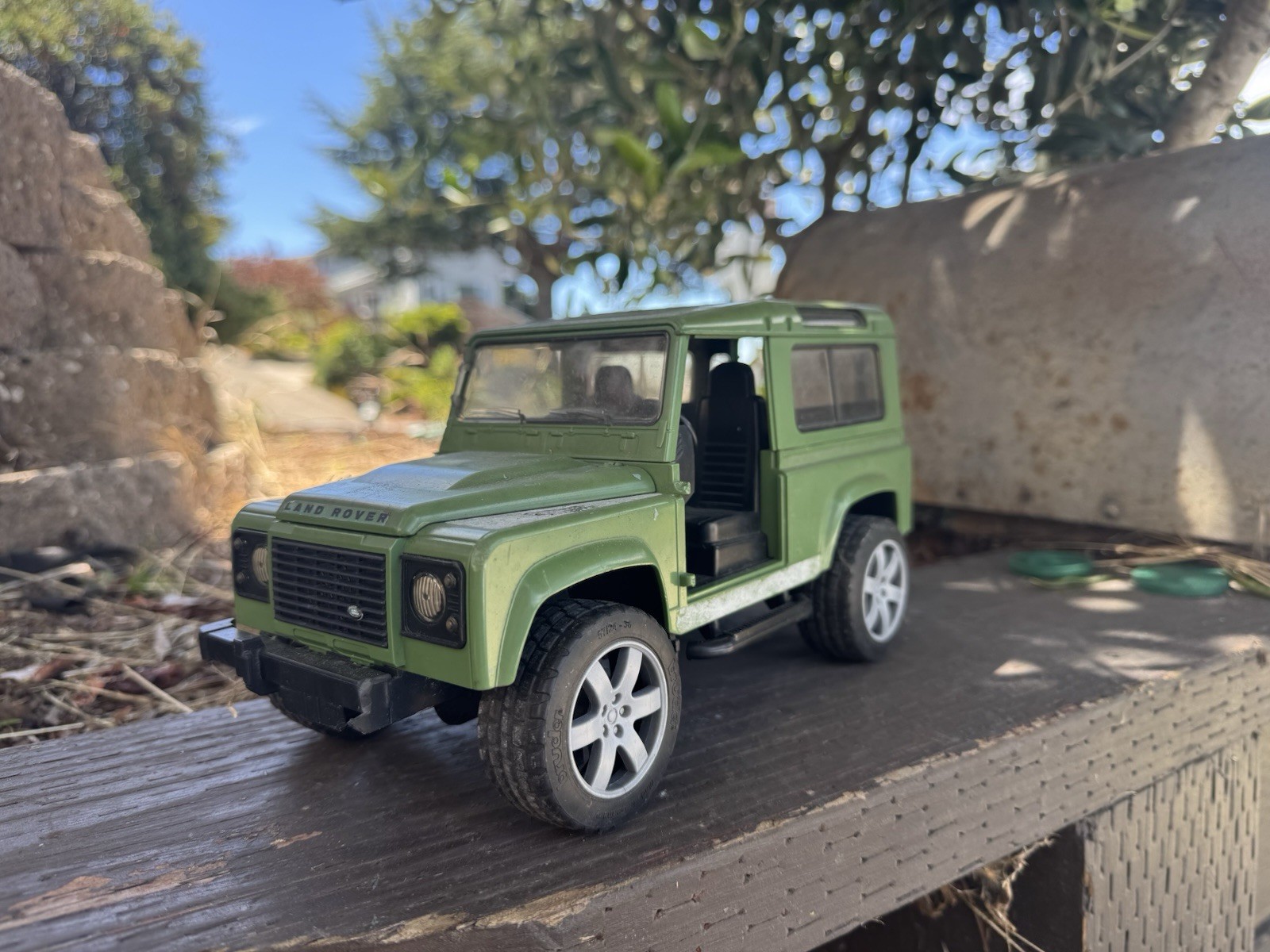 Bruder Defender Station Wagon 1:16 Scale Green Land Rover Germany 2010