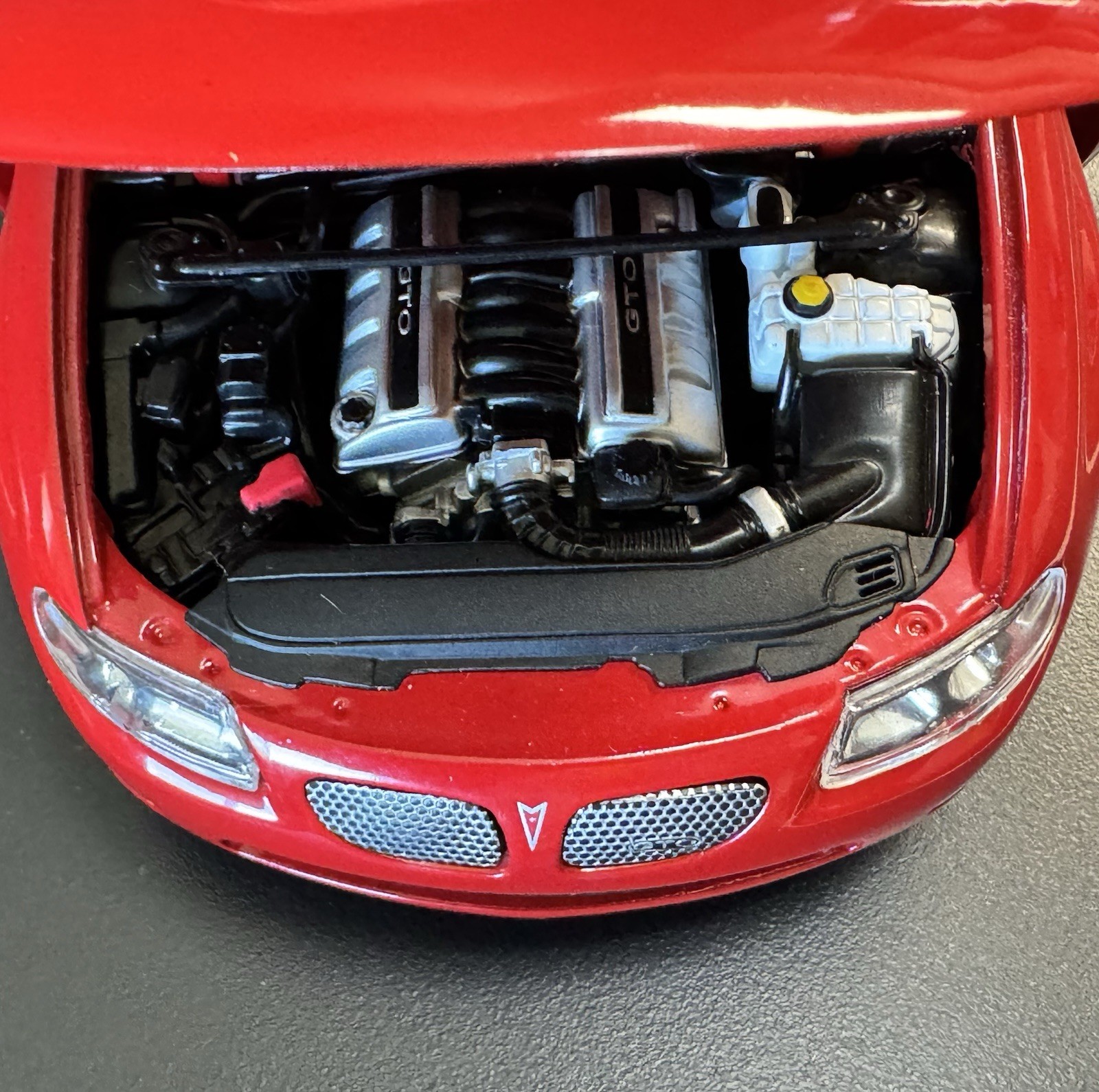2004 Pontiac GTO Red 1:18 Ertl American Muscle Elite HTF !