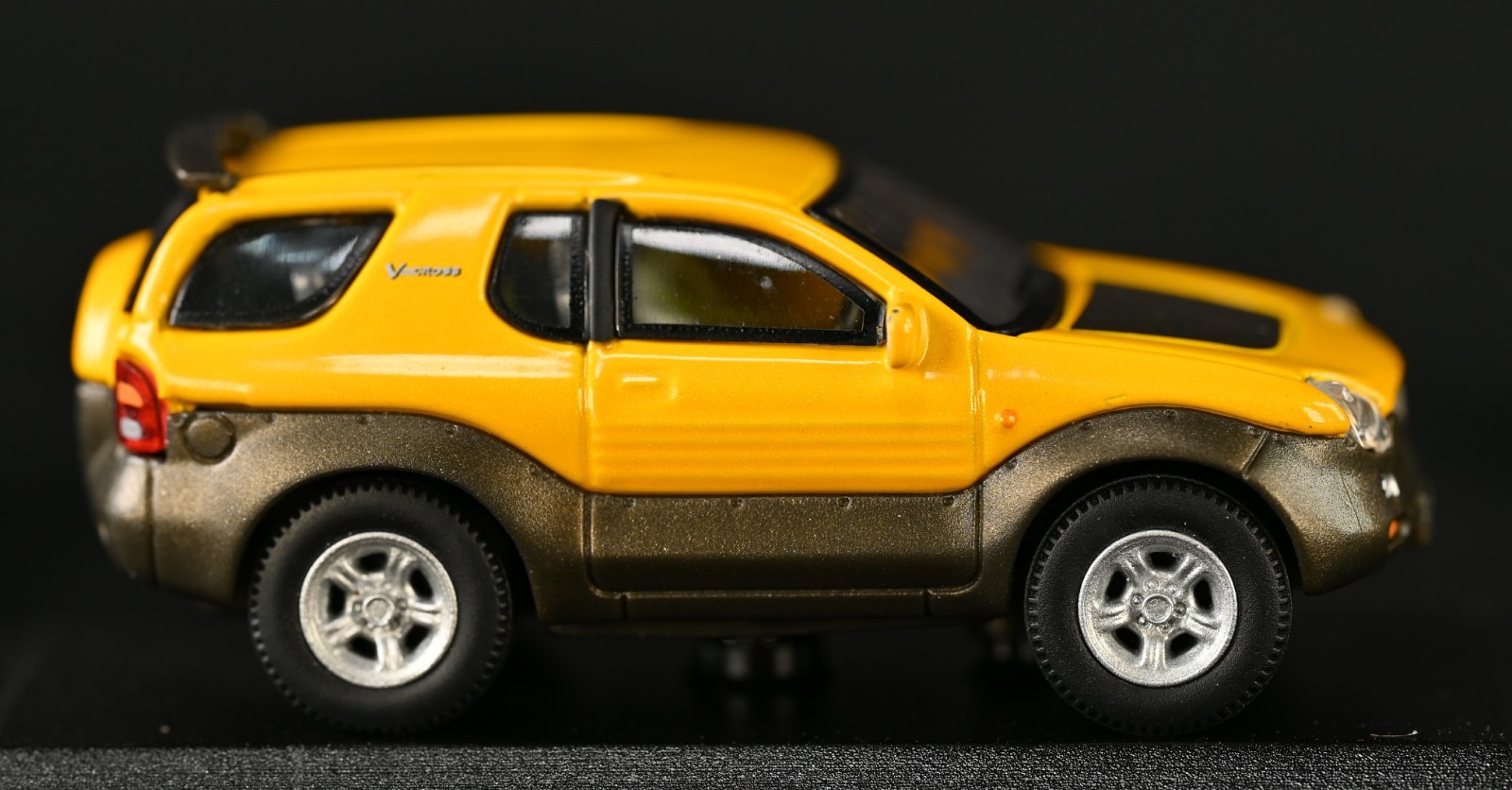 Isuzu V-Cross Yellow 1:72 Diecast Schuco Junior Line Excellent in box