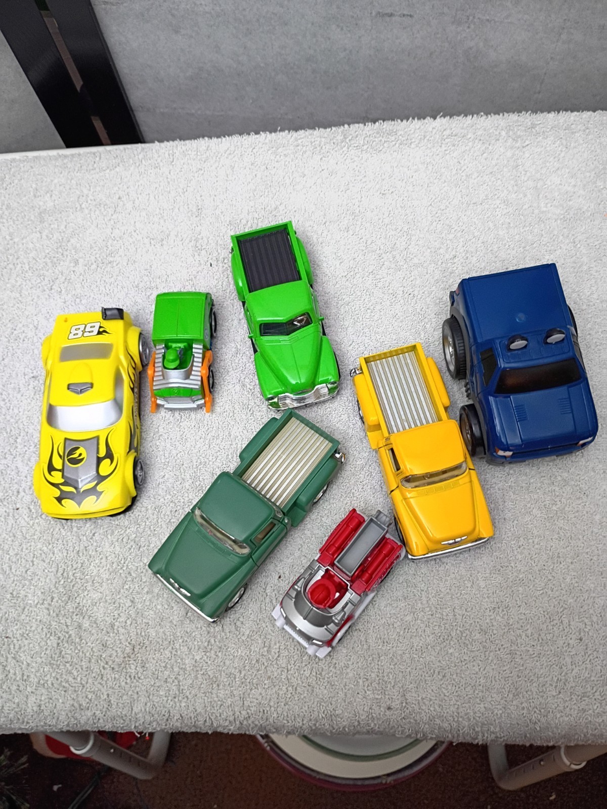 Bag Of Cars And Trucks. Trucks Are 1/32 Die Cast. 55″S And A 53. Others Plastic