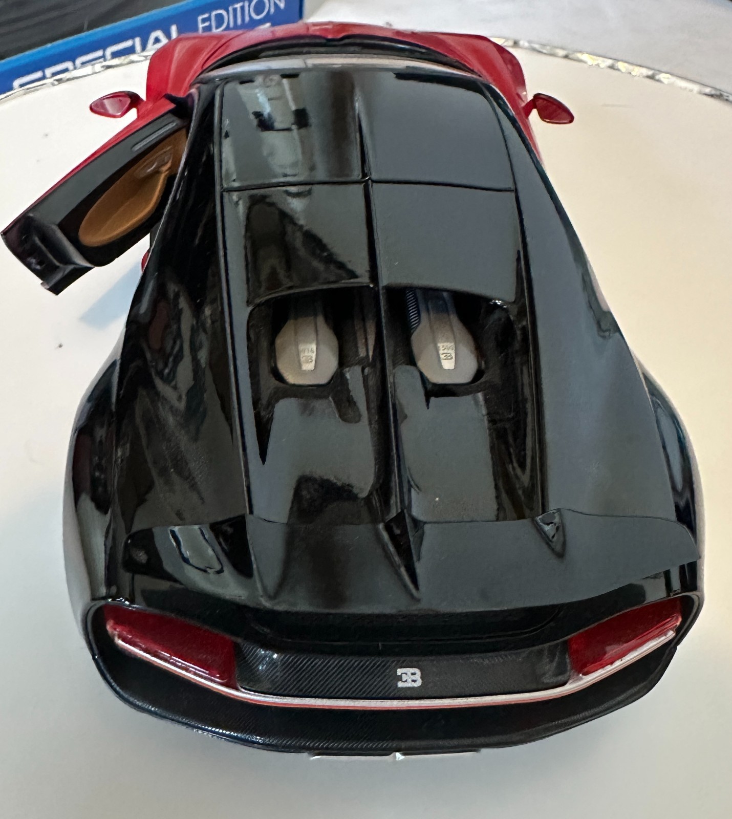 Bugatti Red Chiron Maisto Special Edition 1:18 Scale Diecast – 46629