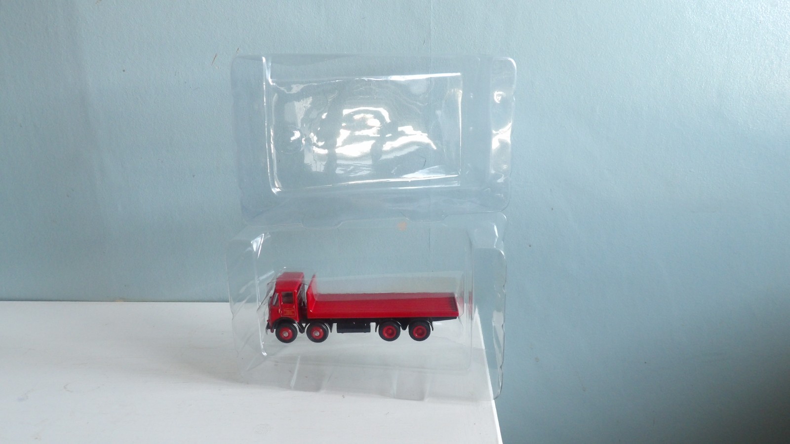 E.F.E. CODE 12802 SUTTONS AND SONS ATKINSON 4 AXLE FLATBED LORRY BOXED.