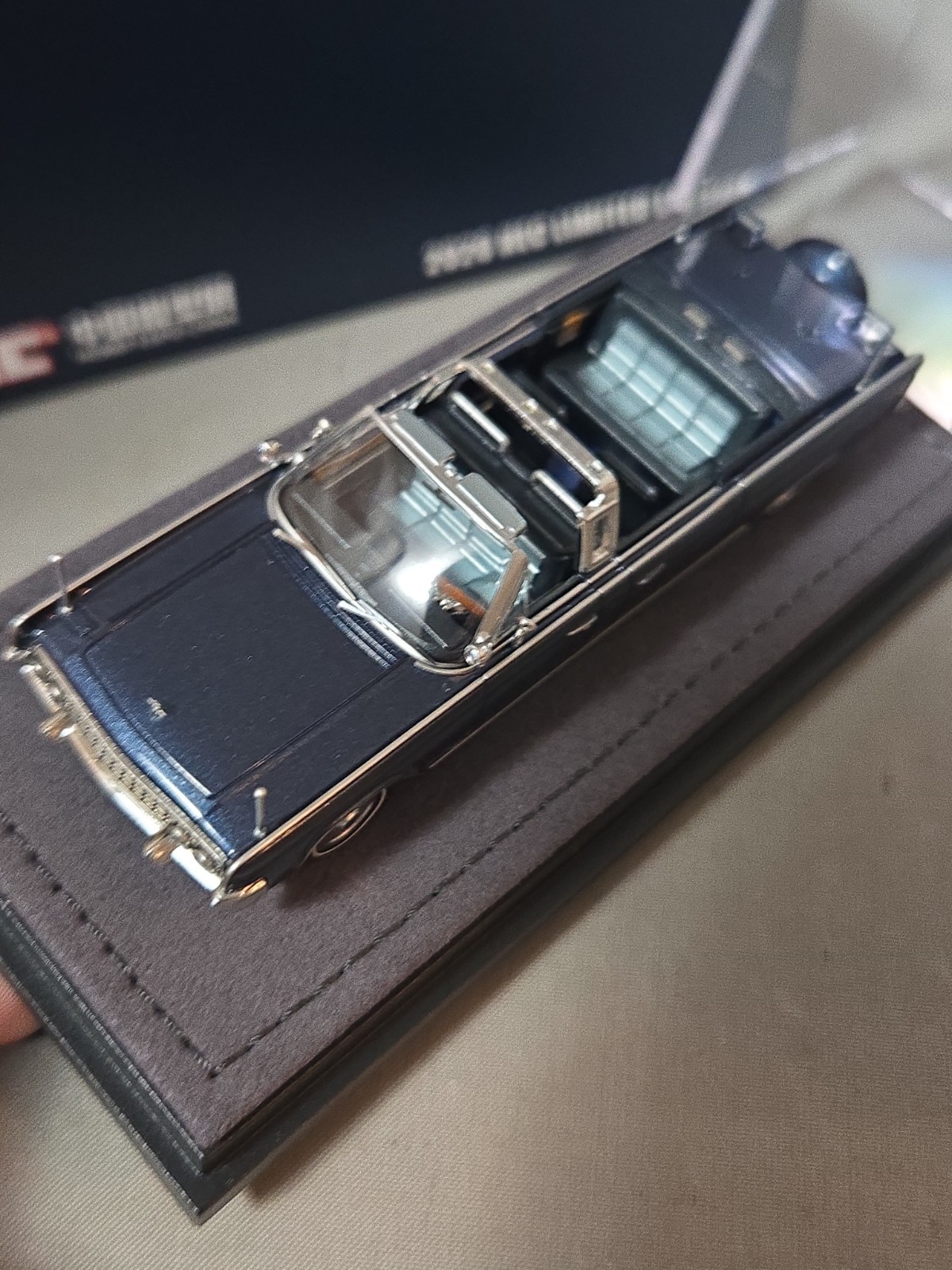 GOC 1:64 1961 Lincoln Continental X100 Luxury Limousine Model Diecast Blue JFK