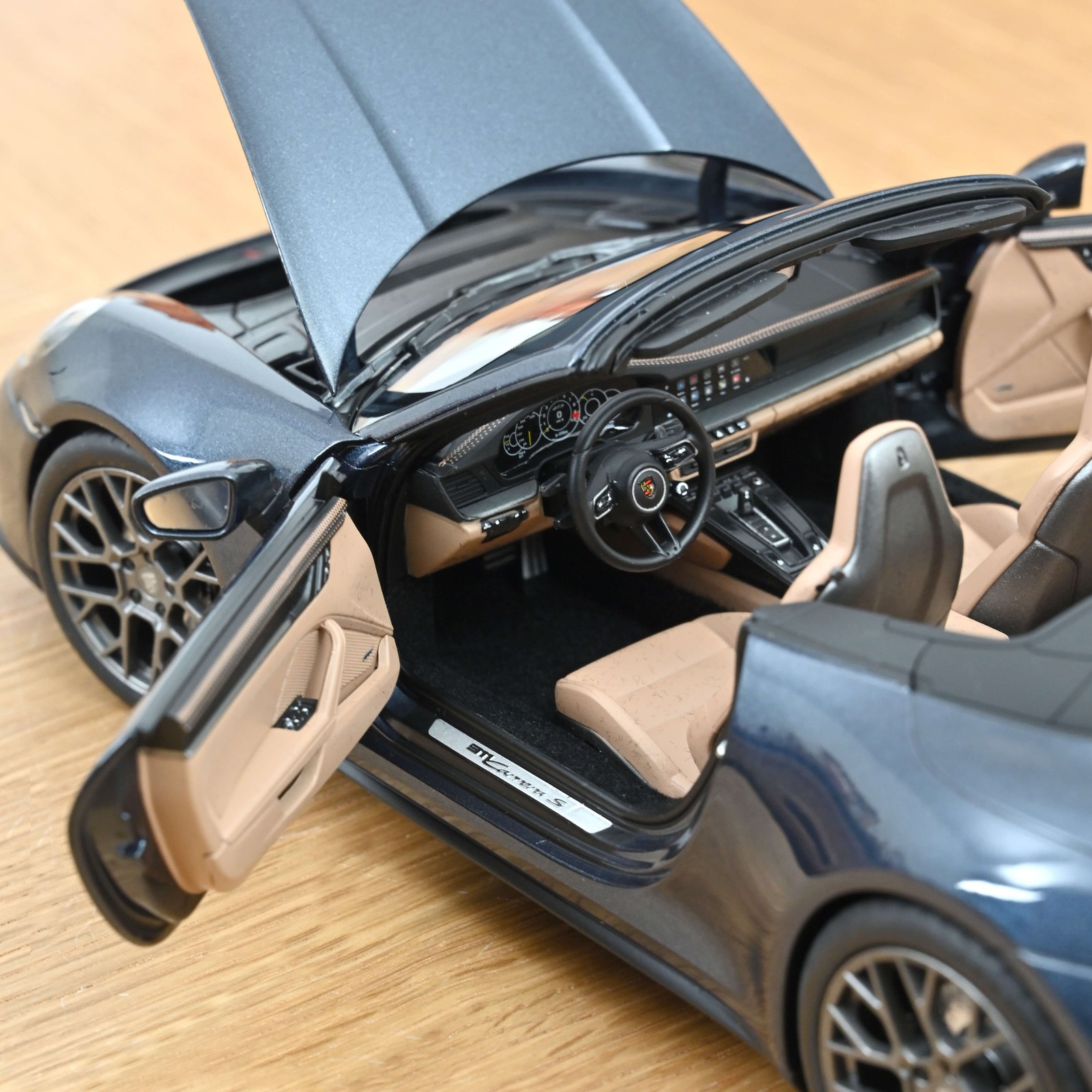 NOREV 187180 1:18 Porsche 911 Carrera Cabriolet 2025 Yachting Blue Metallic