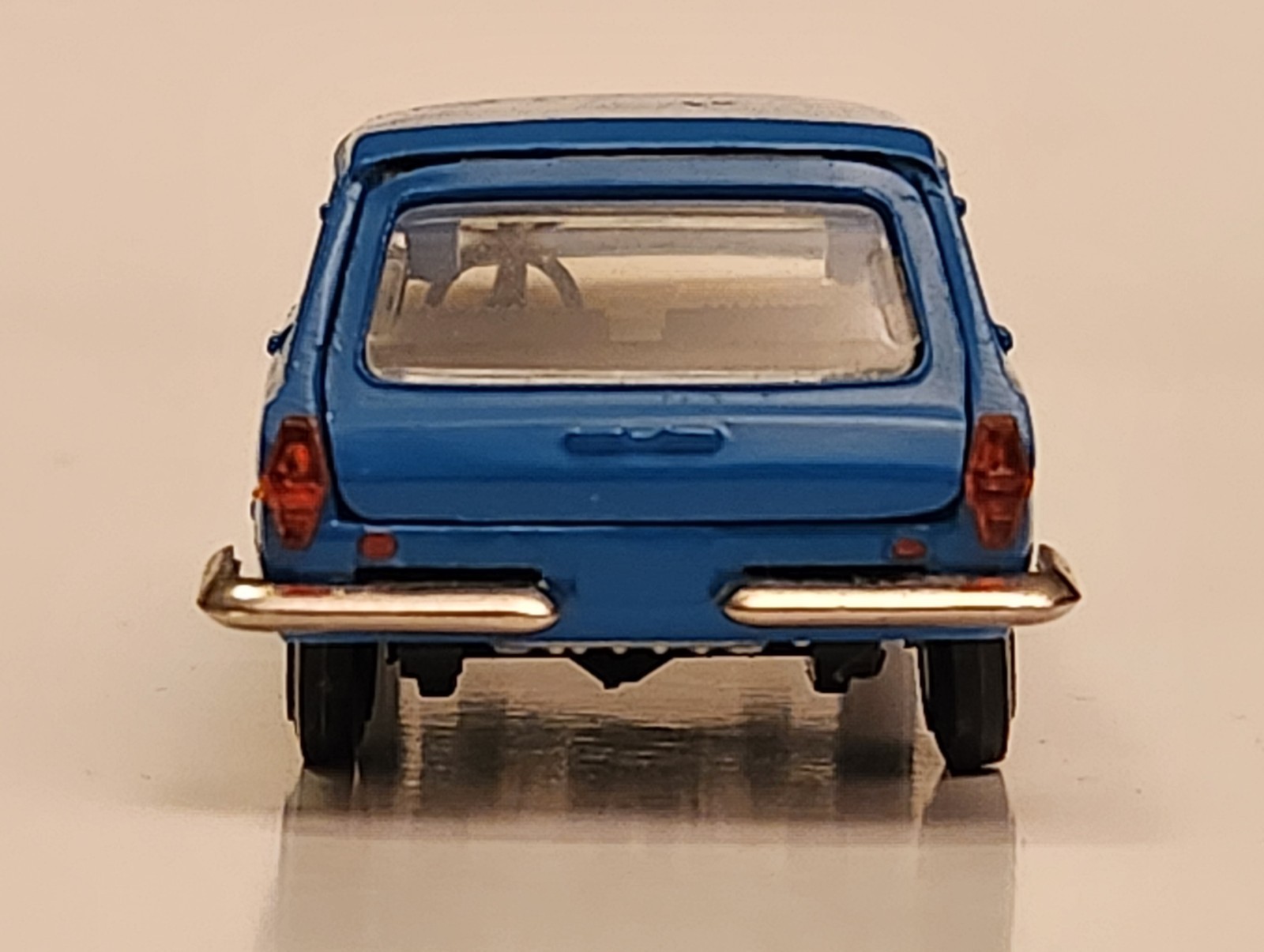 Volga-Gaz 24-02 Station Wagon. LOOSE, no box. Near Mint Condition. 1/43