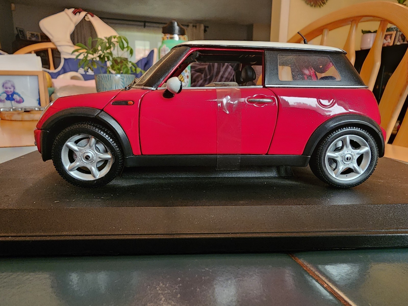 2005 Mini Cooper Red 1:18 Scale Maisto Model With Stand