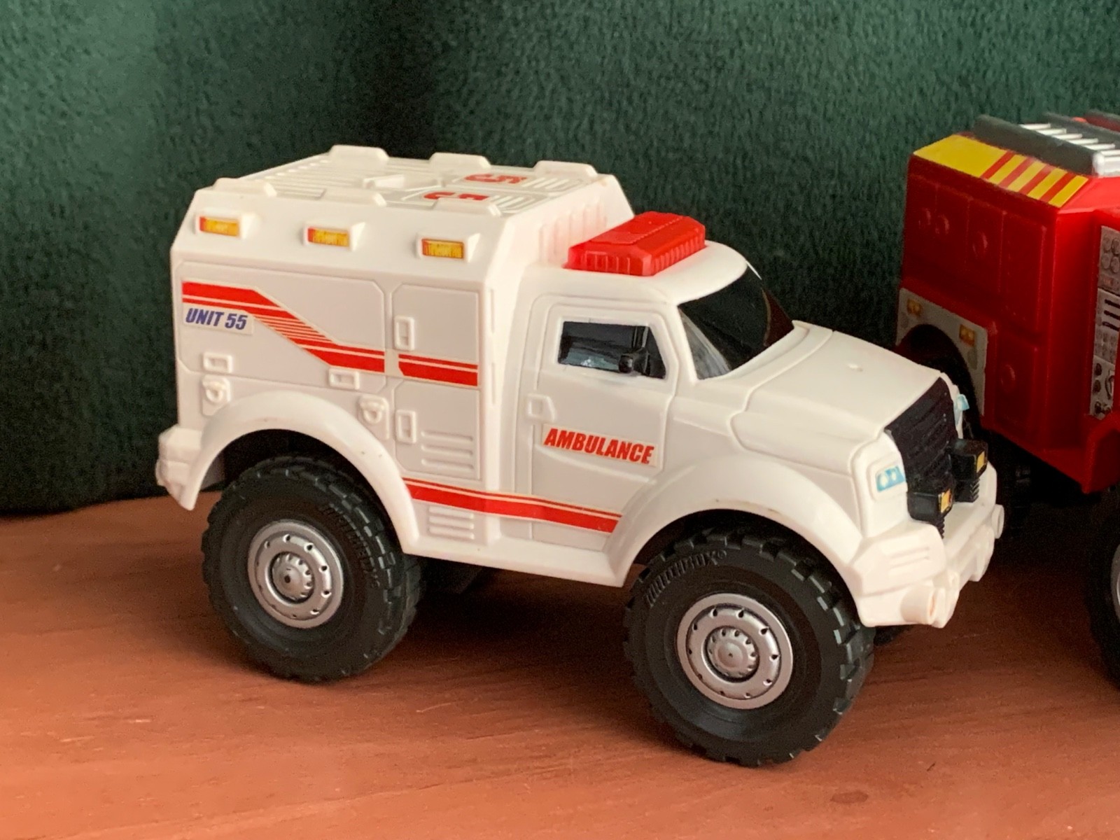 Matchbox Triple Truck Pack 2008 Police Fire Truck Ambulance with Lights & Sounds