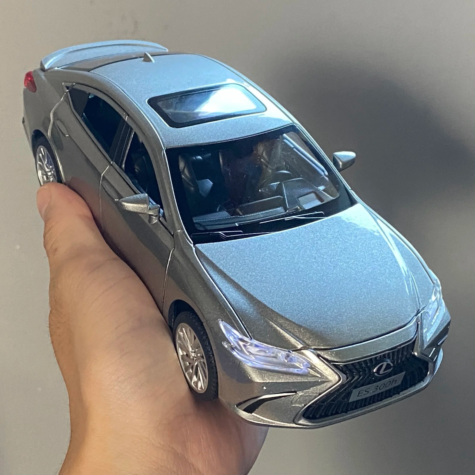 1:24 Lexus ES300 ES300h Alloy Diecast Car Model Sound Light Kid’s Collectibles
