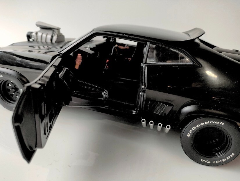 Mad Max 2 Diecast Car 1/18 The Road Warrior Interceptor AUTOart Millennium USED
