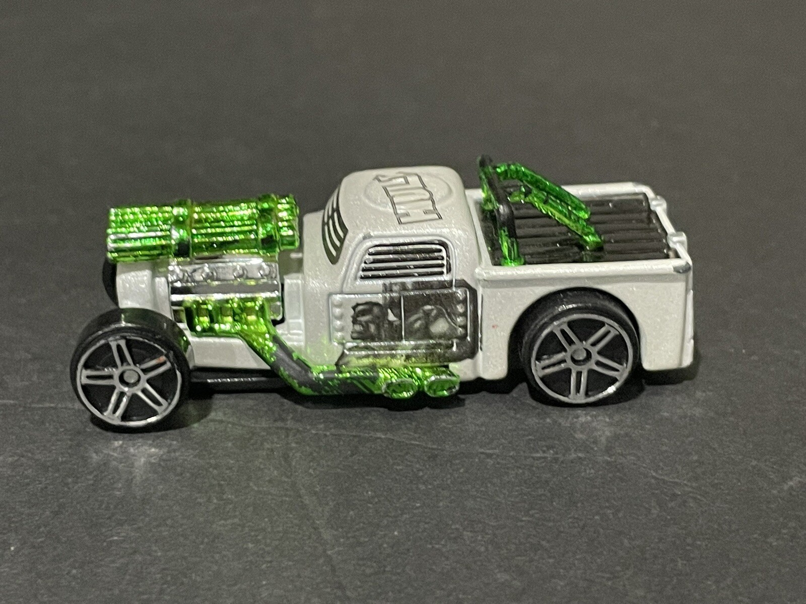 Leadslinger Hulk Marvel White Hot Rod Collectible Car