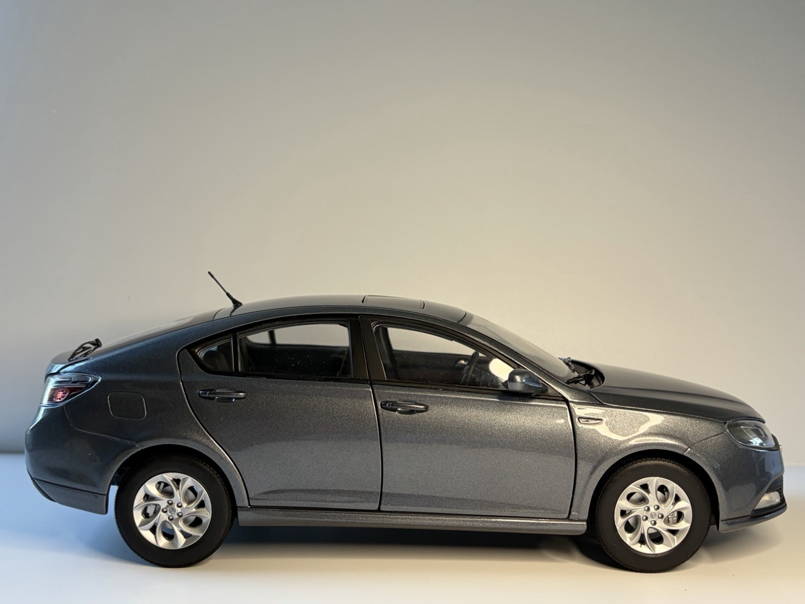 Rare Saic Motors 1:18 Dealer Edition MG 6 In Gunmetal Grey Boxed