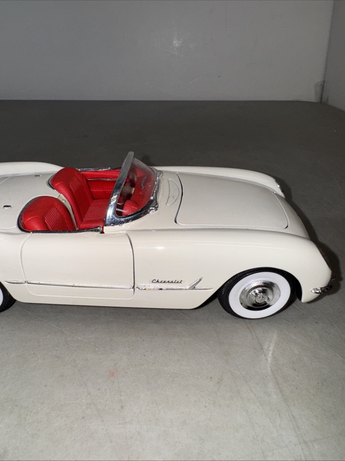 Mira Golden Line 1953 Chevrolet Corvette 1/18 White
