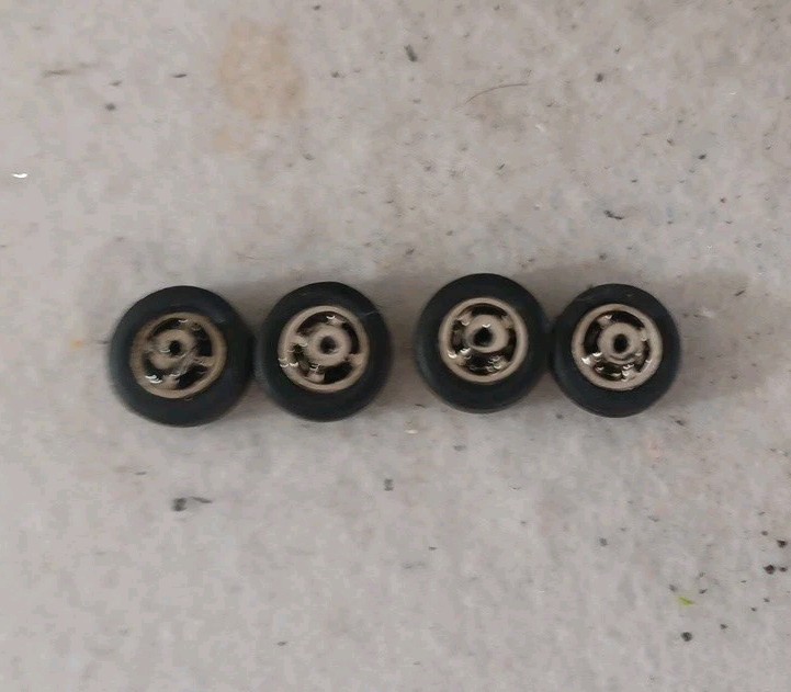 M2 Machines 1:64 Scale GMC/ Chevrolet Pickup Wheel And Tire Set With AXLES