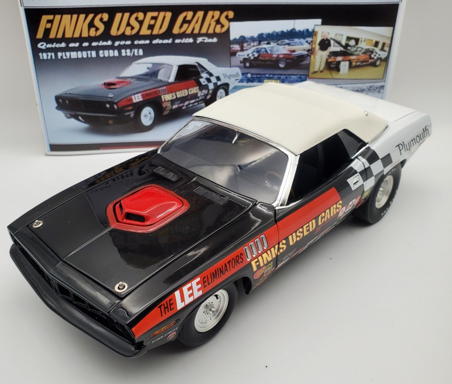 FINKS USED CARS SUPER STOCK 1:18 CUDA SS/EA 426 HEMI ATOMIC A1806130AA BRAND NEW