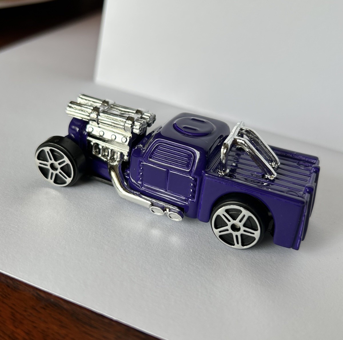 Maisto Purple Leadslinger Diecast Truck 1:64 Scale Transportation Memorabilia