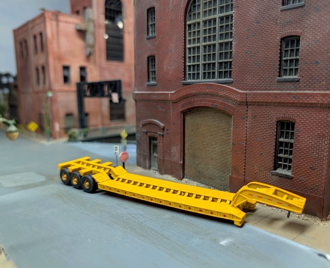 1/87 HO Scale Low Boy Heavy Equipment Trailers. Custom built 3D printed models.