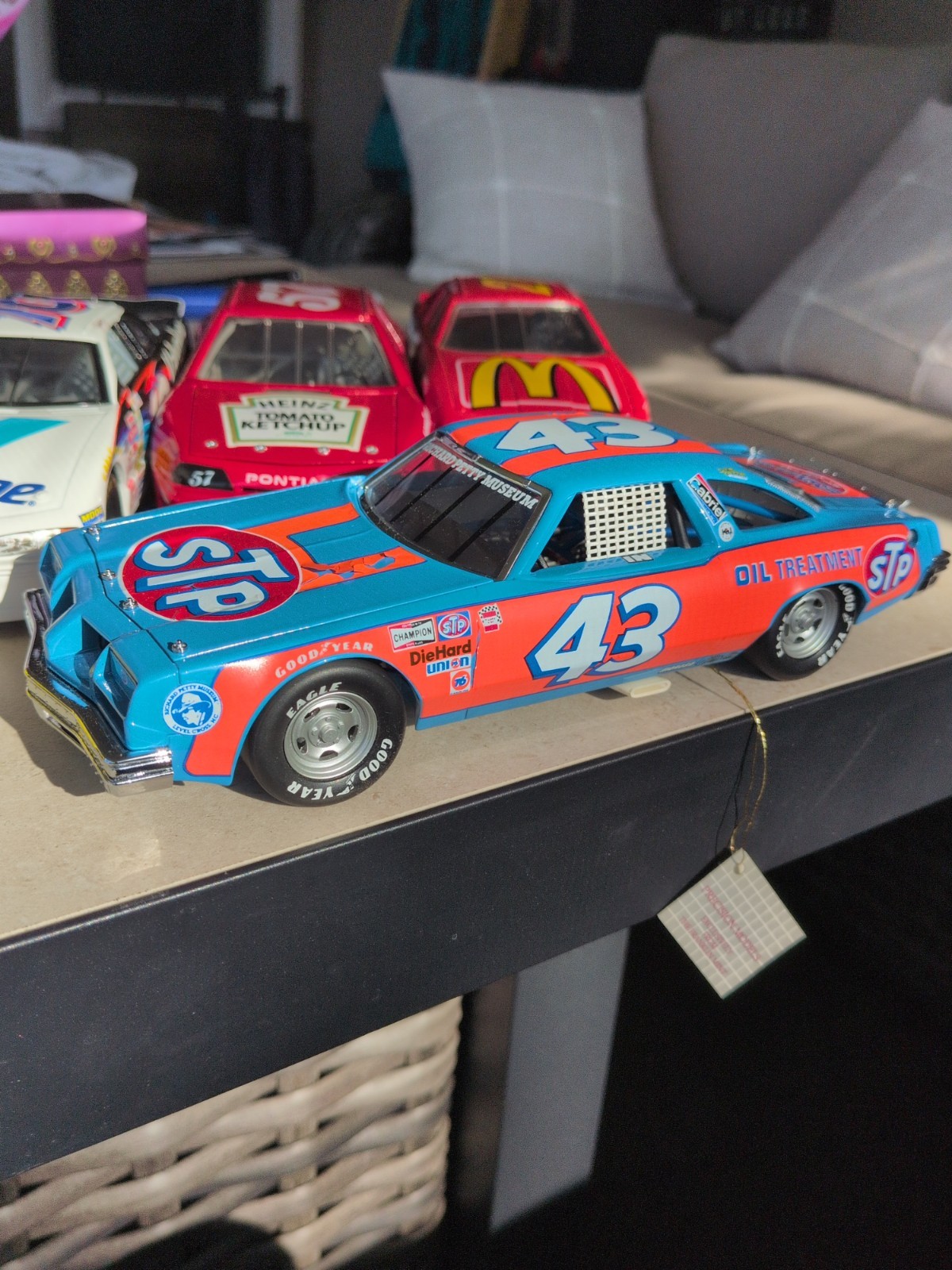 NASCAR Franklin Mint #43 Richard Petty 1977 STP Olds Cutlass 1:24 Diecast Car