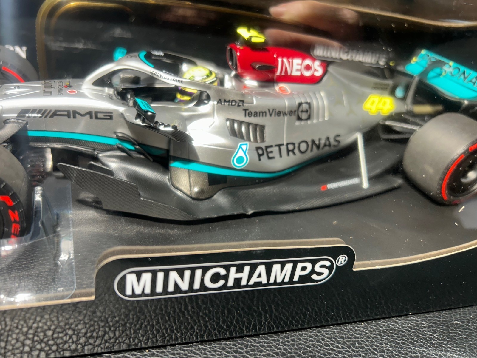1/18 Minichamps – 2022 MERCEDES-AMG F1 W13 E #44 – LEWIS HAMILTON – SPANISH GP