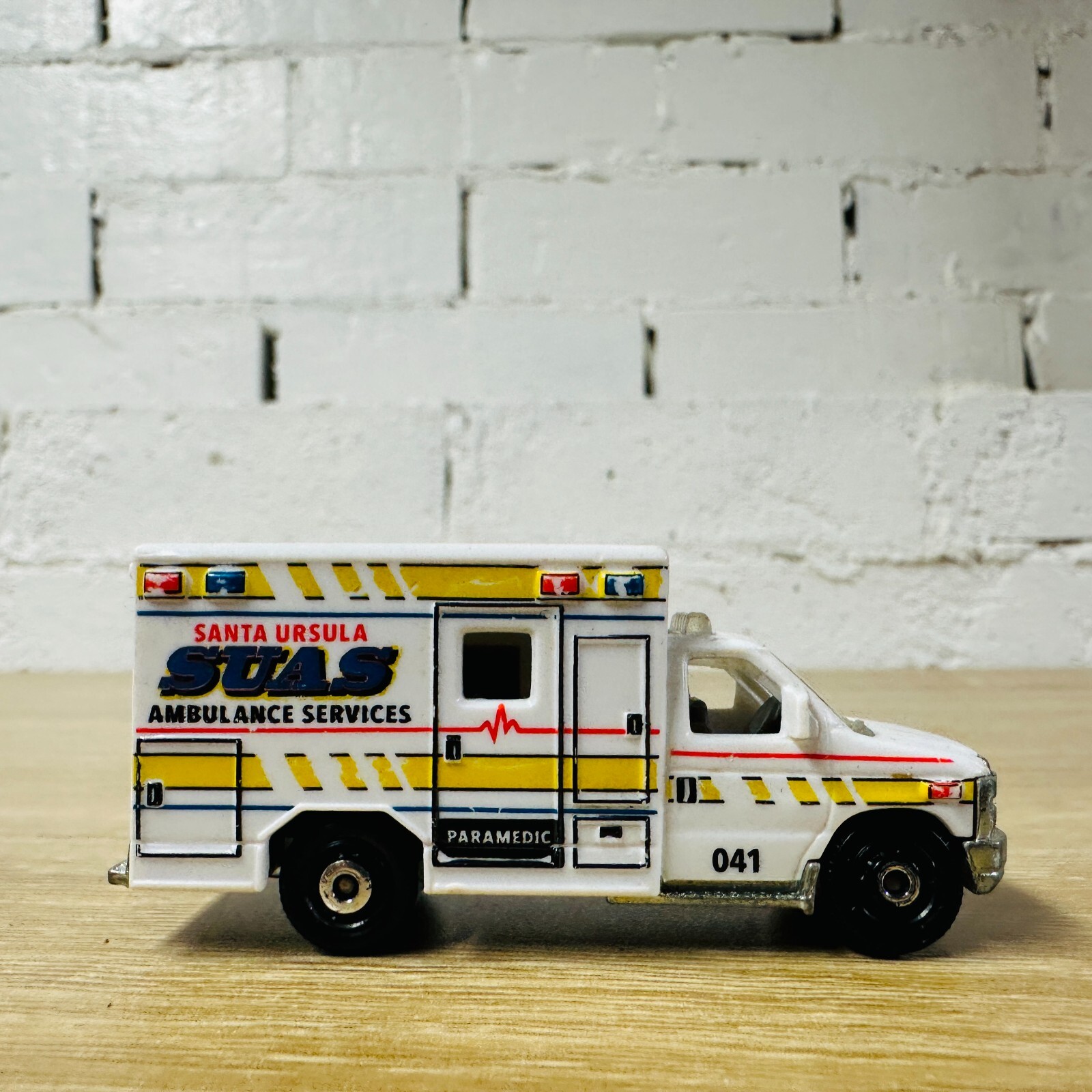 Ford E350 Ambulance White SUAS Santa Ursula 2015 EMT 5 Pack MB944