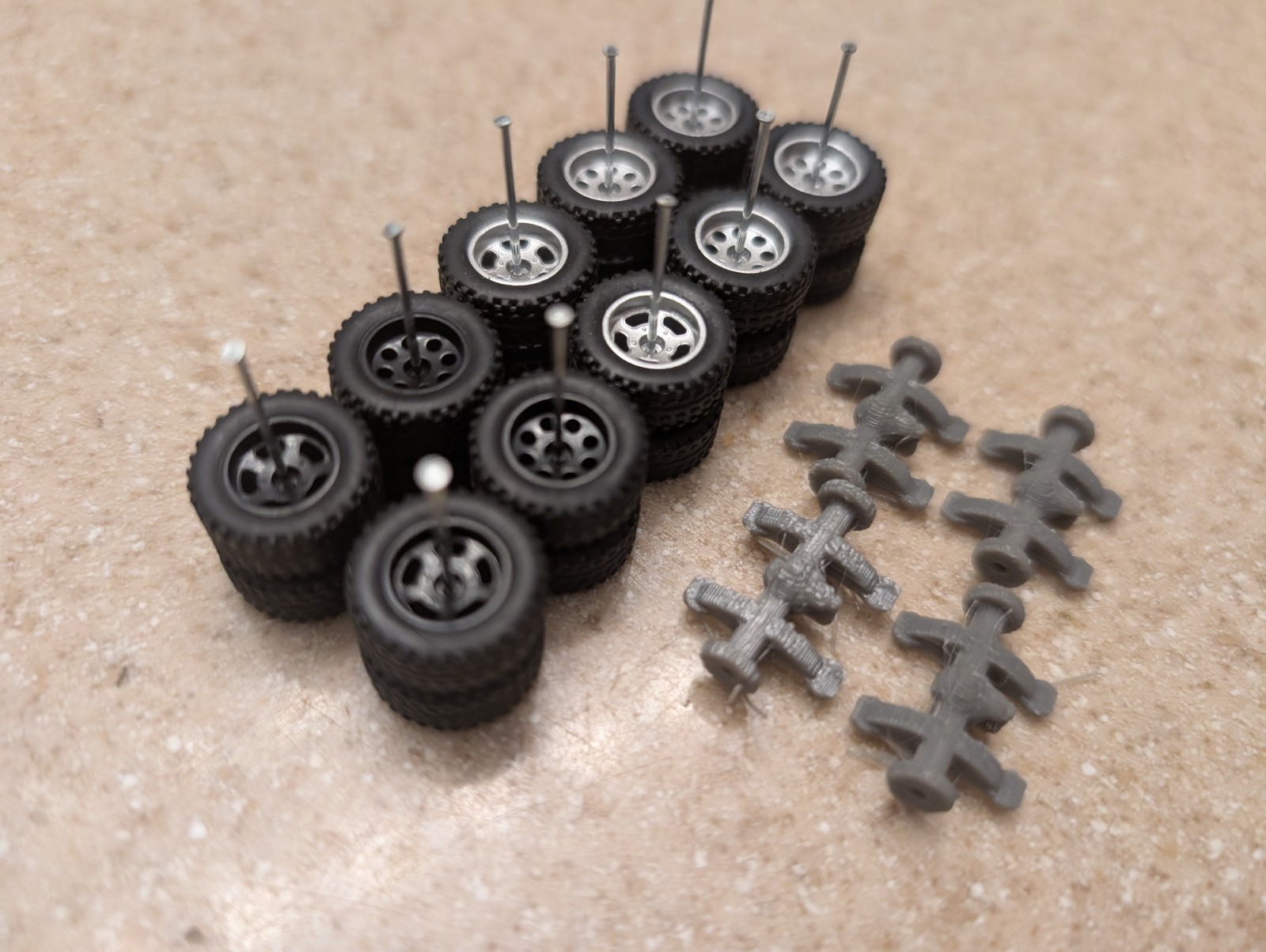 HoT 5 Swap sets Wheels off road truck rubber Tires 1/64 Real Riders Free Lift
