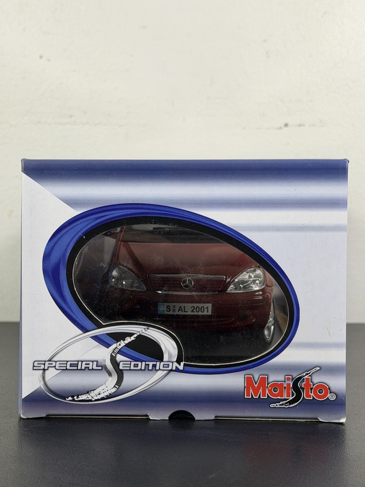 Maisto Special Edition 1:18 Mercedes-Benz A-Class Long Version Diecast Car Red
