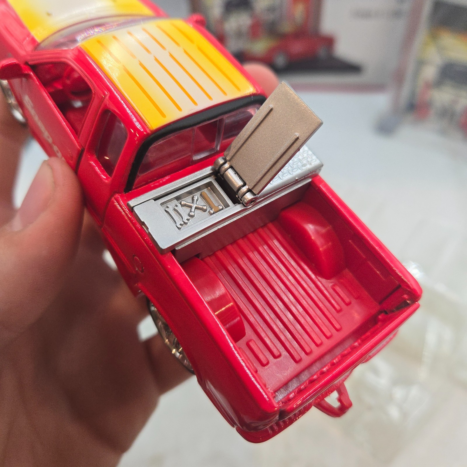 Snap-on Modern Garage Diorama Ford F-150 Super Cab